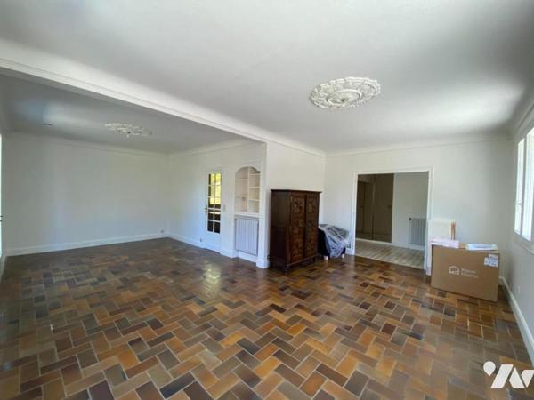 A VENDRE - PAVILLON D'ARCHITECTE - SAINT-PIERRE-LA-COUR