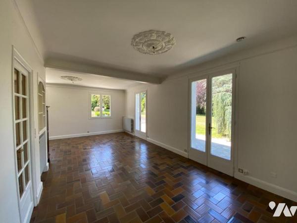 A VENDRE - PAVILLON D'ARCHITECTE - SAINT-PIERRE-LA-COUR