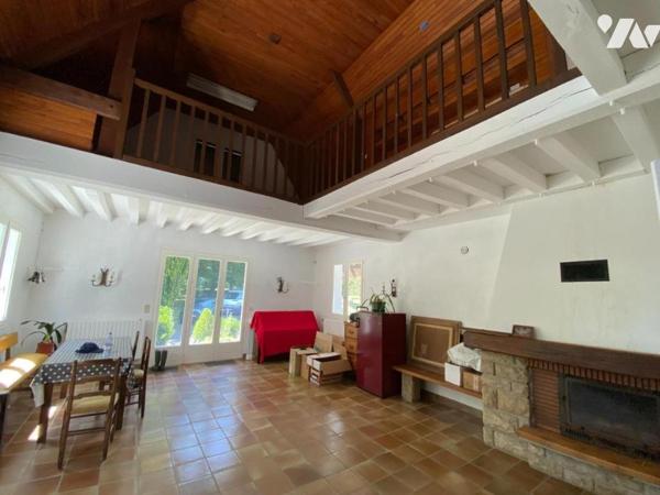 A VENDRE - PAVILLON D'ARCHITECTE - SAINT-PIERRE-LA-COUR