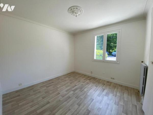 A VENDRE - PAVILLON D'ARCHITECTE - SAINT-PIERRE-LA-COUR