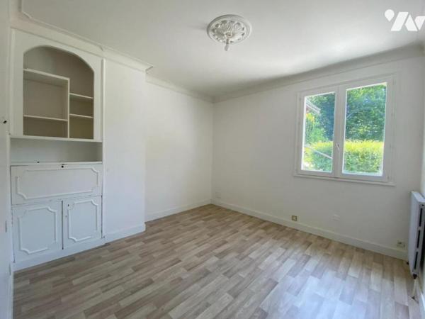 A VENDRE - PAVILLON D'ARCHITECTE - SAINT-PIERRE-LA-COUR