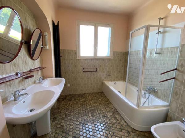 A VENDRE - PAVILLON D'ARCHITECTE - SAINT-PIERRE-LA-COUR