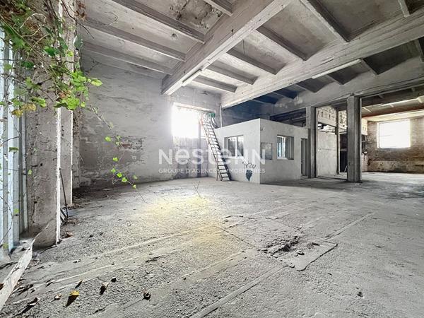 Entrepôt, bureaux, et appartement à QUIMPERLE proche GARE.