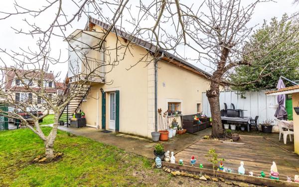 Immeuble à vendre    9 pièces • 140 m2 Chennevières-sur-Marne