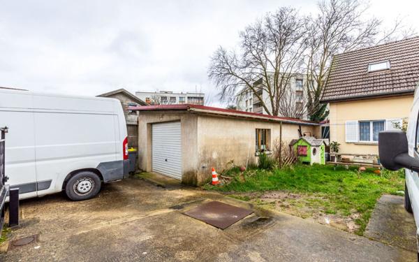 Immeuble à vendre    9 pièces • 140 m2 Chennevières-sur-Marne