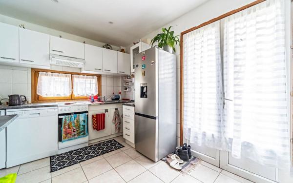 Immeuble à vendre    9 pièces • 140 m2 Chennevières-sur-Marne