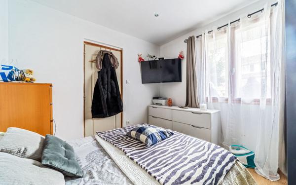 Immeuble à vendre    9 pièces • 140 m2 Chennevières-sur-Marne