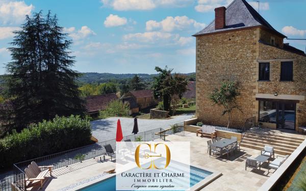 Sarlat-la-Canéda (24200) Propriété restaurée de 525 m2 - 2 gites - Dépendances - 1,7 hectares
