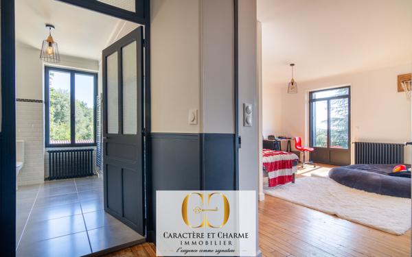 Sarlat-la-Canéda (24200) Propriété restaurée de 525 m2 - 2 gites - Dépendances - 1,7 hectares