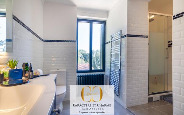 Sarlat-la-Canéda (24200) Propriété restaurée de 525 m2 - 2 gites - Dépendances - 1,7 hectares