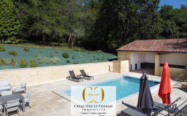 Sarlat-la-Canéda (24200) Propriété restaurée de 525 m2 - 2 gites - Dépendances - 1,7 hectares