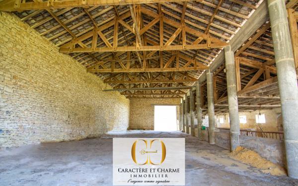 Sarlat-la-Canéda (24200) Propriété restaurée de 525 m2 - 2 gites - Dépendances - 1,7 hectares