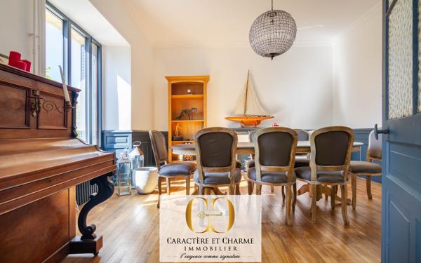 Sarlat-la-Canéda (24200) Propriété restaurée de 525 m2 - 2 gites - Dépendances - 1,7 hectares