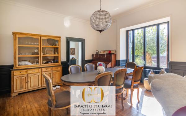 Sarlat-la-Canéda (24200) Propriété restaurée de 525 m2 - 2 gites - Dépendances - 1,7 hectares