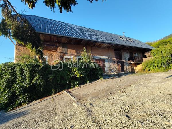 Grand corps de ferme composé de 2 maisons mitoyennes 108 m² :
- La 1ere maison de plain pied à gauche =  T5 de 68m² 
- La 2eme maison à droite T2 de 40m² = possibilité de la transformer en T5 ou de créer un autre T2/T3
Plusieurs montage possibles : Rénovation d'ampleur à prévoir (environ 200 000€)
IDEAL INVESTISSEURS ou achat en famille
 
Toit récent sans amiante
Combles aménageables (100m2 environ au sol).

Gros potentiel à 10 mn d'Aix les Bains et 15 mn du lac : Ideal pour les curistes et les vacanciers

Contactez moi vite pour plus d'information et réserver une visite !