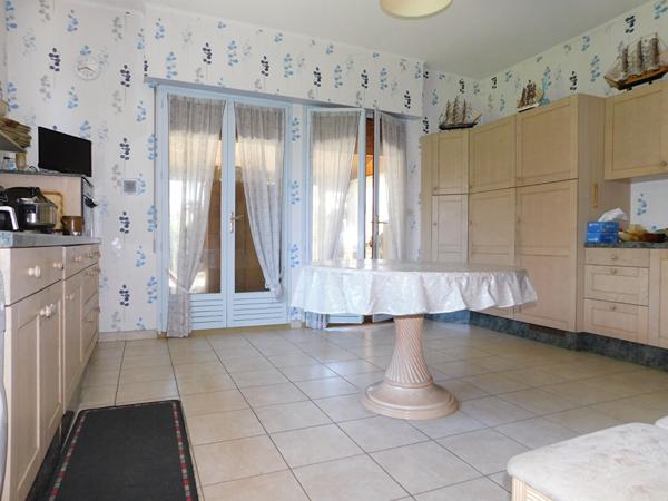 Maison Murs Erigne 204 m2