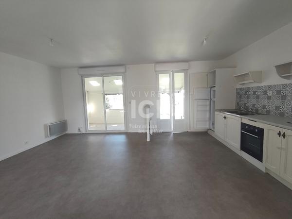 Maison Murs Erigne 204 m2