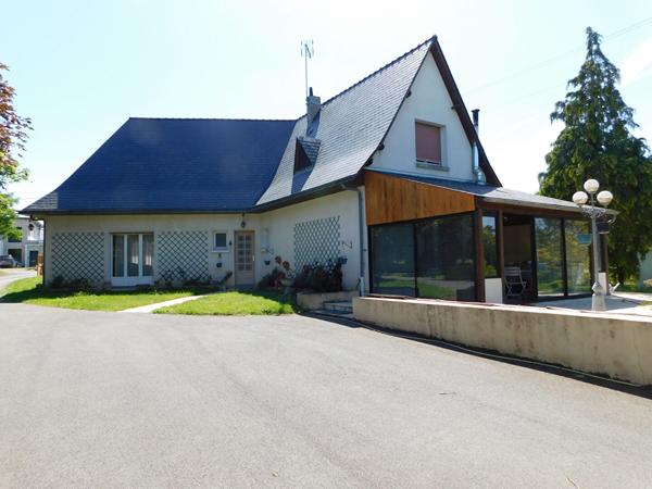 Maison Murs Erigne 204 m2