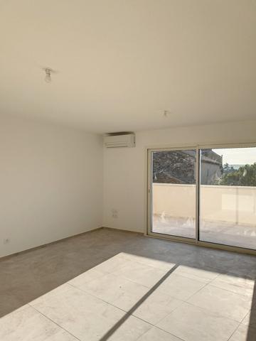 Sainte-Cécile-les-Vignes (84290) À Sainte-Cécile-Les-Vignes, appartement à louer terrasse