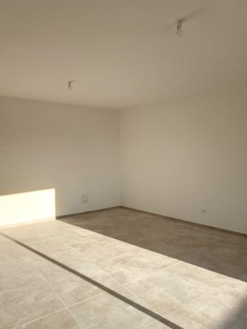 Sainte-Cécile-les-Vignes (84290) À Sainte-Cécile-Les-Vignes, appartement à louer terrasse