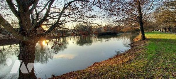 Pour les amoureux de la nature et d'une partie de pêche !!!
A la suite d'un chemin rural, vous...