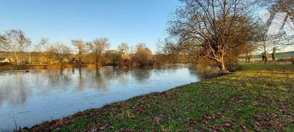 Pour les amoureux de la nature et d'une partie de pêche !!!
A la suite d'un chemin rural, vous...