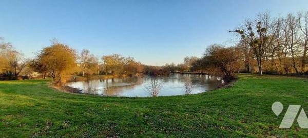 Pour les amoureux de la nature et d'une partie de pêche !!!
A la suite d'un chemin rural, vous...