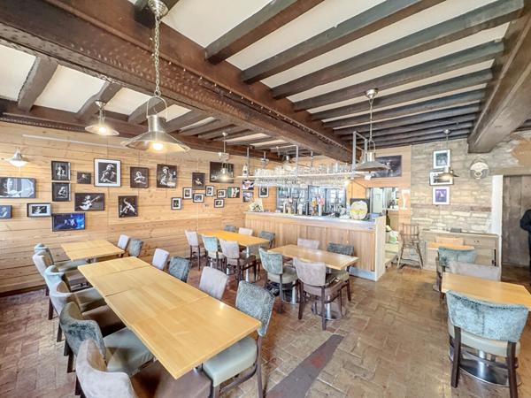 Immeuble de caractère avec fort potentiel à Givry