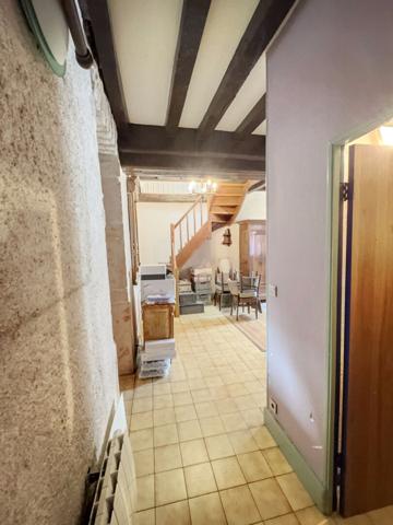 Immeuble de caractère avec fort potentiel à Givry