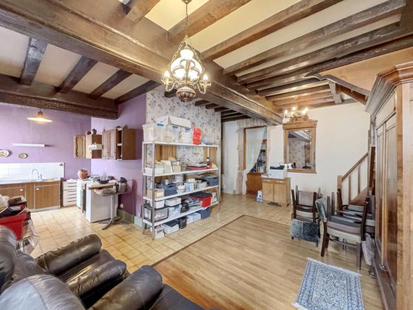 Immeuble de caractère avec fort potentiel à Givry