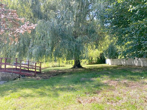 Terrain arboré au coeur de Noyal-Muzillac
