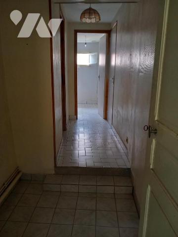 LONGERE DIVISEE EN TROIS LOGEMENTS