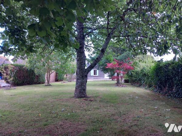 LONGERE DIVISEE EN TROIS LOGEMENTS