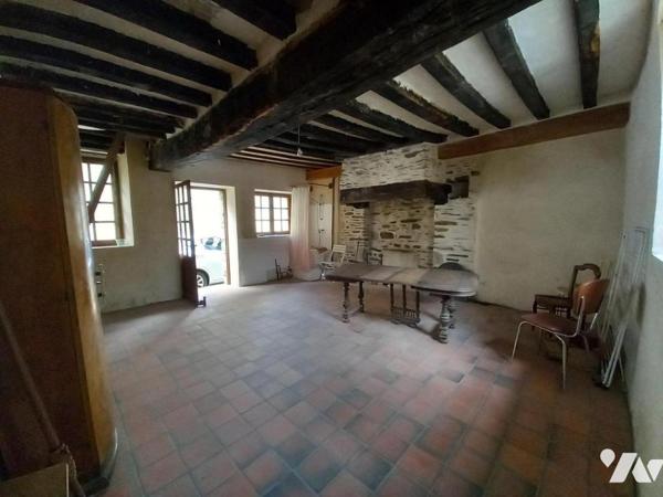 LONGERE DIVISEE EN TROIS LOGEMENTS