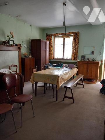 LONGERE DIVISEE EN TROIS LOGEMENTS