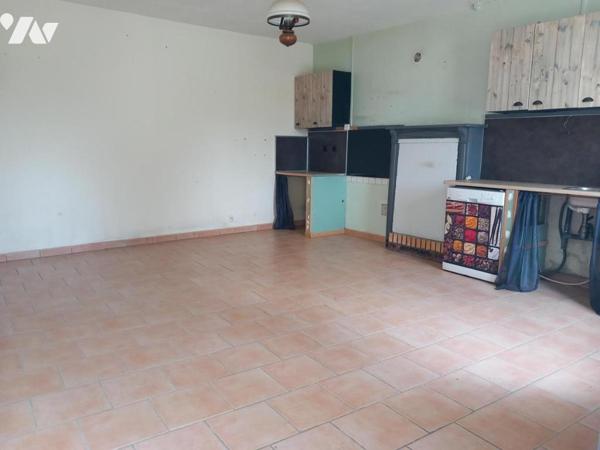 LONGERE DIVISEE EN TROIS LOGEMENTS