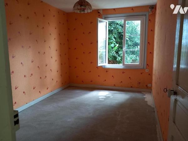 LONGERE DIVISEE EN TROIS LOGEMENTS