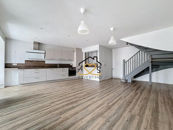 Billom (63160) Maison de ville avec terrasse et garage- Billom 63160