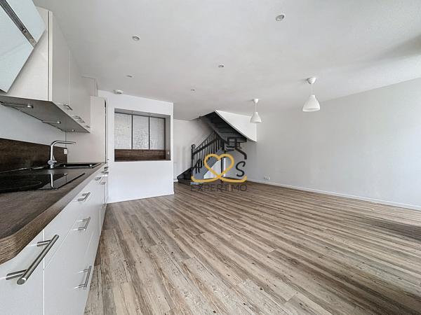 Billom (63160) Maison de ville avec terrasse et garage- Billom 63160