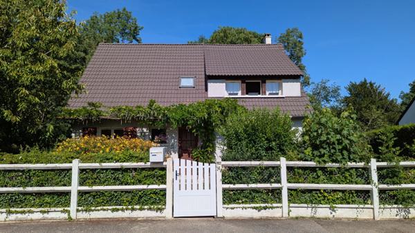 Maison familiale R+2 4 chambres, véranda et sous-sol;