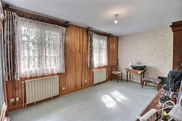 Maison 4 chambres avec garage et jardin arbore proche EPERNON