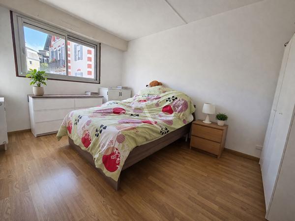 Pau centre T2 loué, 1 chambre - cave - garage