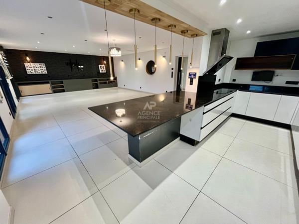 Maison Cergy 8 pièce(s) 181.59 m2 451 000 € ** - Référence 2207