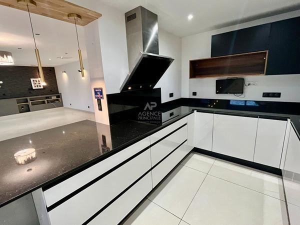 Maison Cergy 8 pièce(s) 181.59 m2 451 000 € ** - Référence 2207