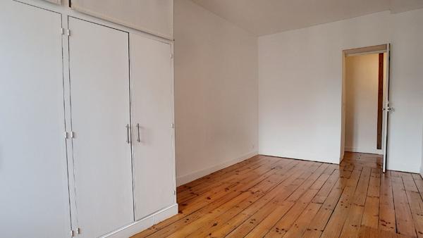 A VENDRE - PAU Hyper-Centre, Appartement loué T2 bis de 72 m² entièrement rénové en dernier étage - Parquet et cachet de l'ancien-rendement brut de 6,69 % et une rentabilité nette de 5,87 %