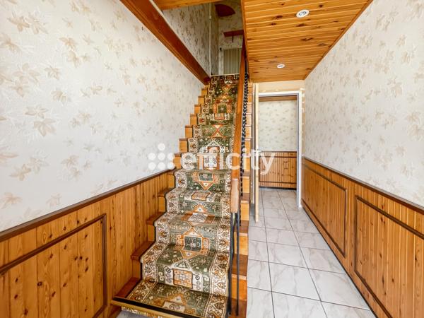 Maison
         4 pièces
        - 94 m² 257 000 € *