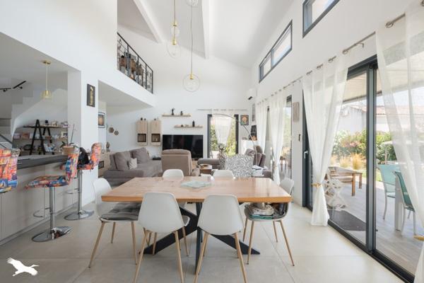 Maison à vendre |  Saint-Aunès |  5 pièces | 220 m²