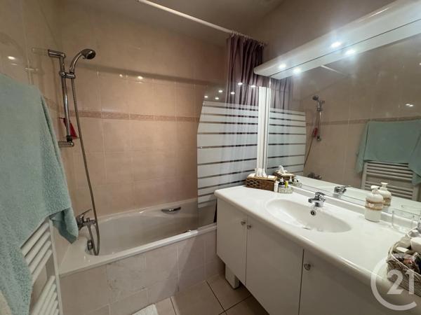 Appartement F3 à vendre  3 pièces - 66,28 m 2   STE MAXIME  - 83