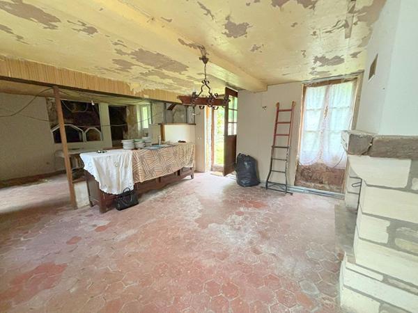 A vendre - SUD CHAUMONT EN VEXIN - maison à rénover 176 m² habitables - 800 m² de terrain