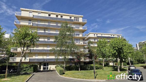 Appartement
         4 pièces
        - 82 m² 179 000 € *